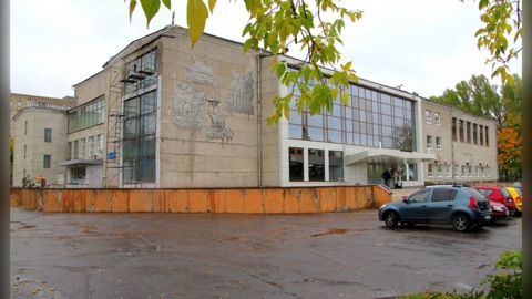 В Рыбинске завершают ремонт фасада дома культуры "Вымпел"