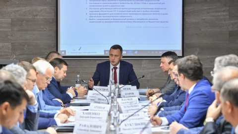 Роман Бусаргин предложил обучать старшекурсников по отдельному плану для работы на саратовских заводах