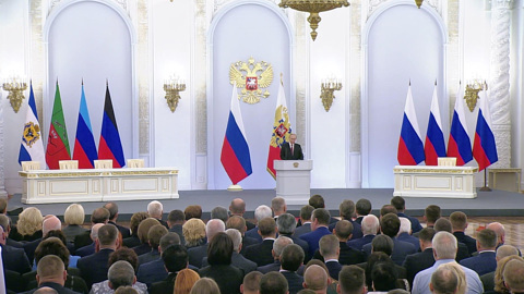 Почему европейцев убеждают меньше есть, реже мыться и потеплее одеваться