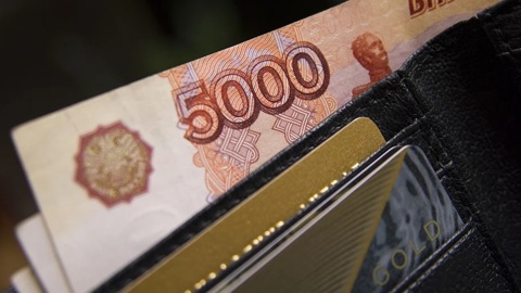 В Ярославле мужчина взял карту пьяного знакомого и снял с нее 65 тысяч