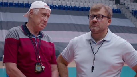 Михаил Пореченков в роли тренера Максима Тополя в сериале "Чайки"