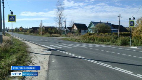 Во Владимирском регионе обновили тротуары и освещение в районе деревни Лаврово