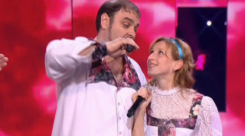 Эфир от 22.09.2013. Семья Гомодиных. Песня "Распрягайте, хлопцы, коней"