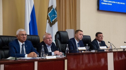 В Правительстве области обсудили регулирование социально-трудовых отношений