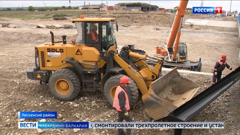 В Лескенском районе ведется ремонт моста через реку Лескен