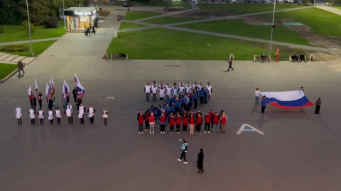 Юные волжане организовали флешмоб "Zа Россию!"