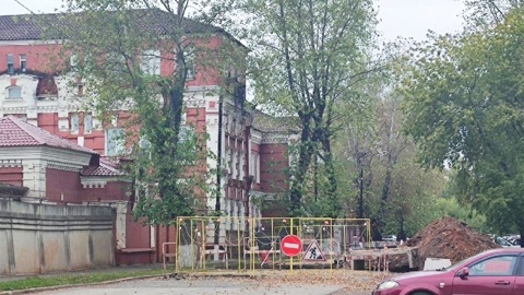 Движение транспорта ограничили на участке набережной в Глазове до 17 октября