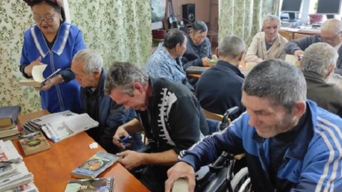 В Бурятии постояльцы дома-интерната реставрируют книги