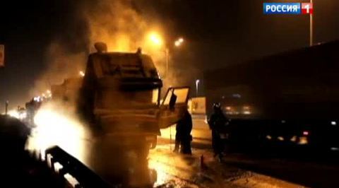 Пожар на МКАД тушили поливальной машиной