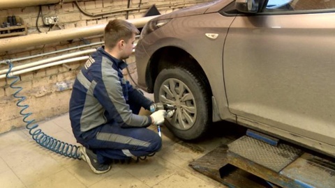 Чтобы избежать аварий, в ГАИ призывают автовладельцев поменять резину