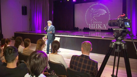 Лидер партии "Новые люди" поговорил с учениками московской школы "о главном"