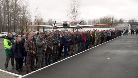 Сегодня в Калининград из Архангельска отправилась ещё одна группа мобилизованных бойцов