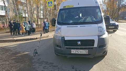 "Маршрутка" сбила переходившего дорогу на красный свет пешехода в Йошкар-Оле