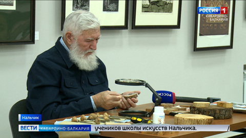 Народный художник России Герман Паштов провел мастер-класс по ксилографии для школьников Нальчика