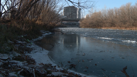 Красноярск начинает покрываться льдом и снегом