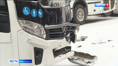 Снегопад в Хабаровске "встретили" авариями и "пробками"