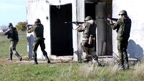 На волгоградском полигоне мобилизованных учат освобождать населенные пункты от противника