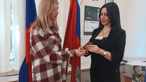 В Кисловодске семья из Донецка получила российские паспорта