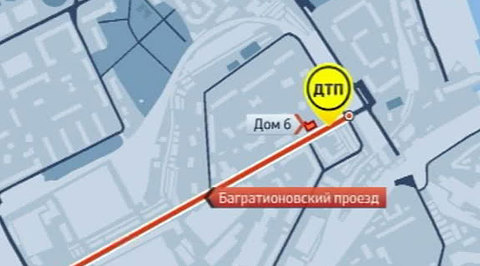 В Москве джип протаранил остановку: четверо раненых
