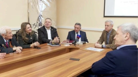 Гражданский форум соединил героев ВОВ и награжденных бойцов в наши дни