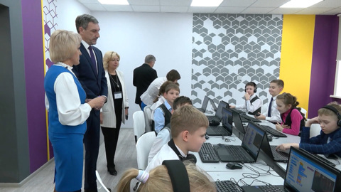 Питание школьников и цифровое образование: глава Приамурья работал в Белогорске