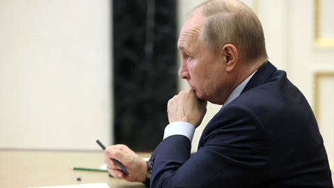 Дополнительные выплаты медикам с января 2023 года анонсировал Владимир Путин