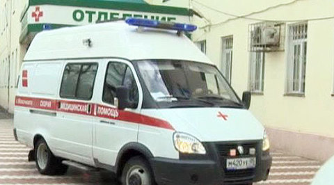 Сотни человек сошлись в рукопашной драке около мечети в Дагестане