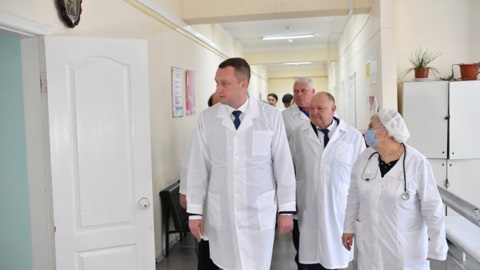 Роман Бусаргин поручил изменить кадровую политику для развития Краснопартизанской больницы