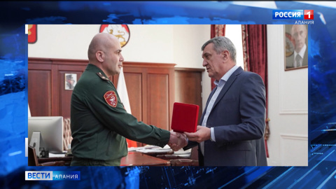 Начальник 1-го военного госпиталя войск национальной гвардии РФ Олег Багаев награжден медалью "Во Славу Осетии"