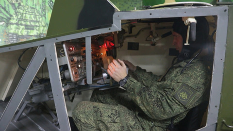 Курсанты ДВОКУ обучаются вождению на современных тренажерах