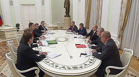Оппозиция представила Путину список политзаключенных 