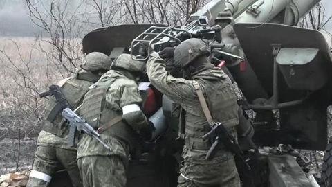 Артиллеристы поражают укрепрайоны ВСУ в районе Угледара