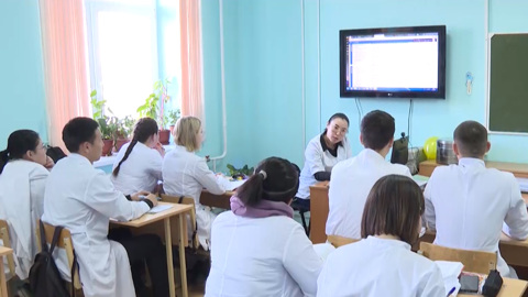 Талантливым школьникам и студентам вручили премию руководителя округа "Будущее Аги"