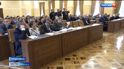 Заседание парламента: создание единого регоператора в сфере теплоснабжения, принятие бюджета республики на три года