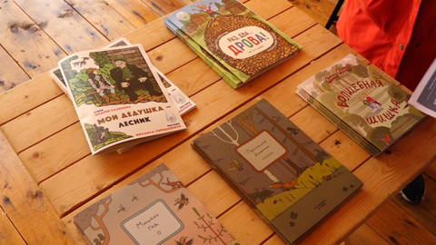 Про козявки и озерявки. В нацпарке Себежский показали, какие детские книги о природе у них есть