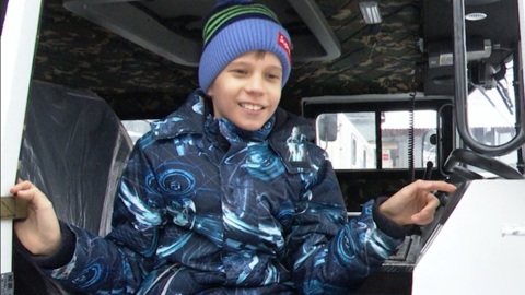 Губернатор исполнил мечту 10-летнего Даниила, который помогает героям СВО