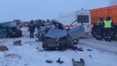 Четверо погибли и пятеро ранены в результате ДТП с участием микроавтобуса в Тюменской области