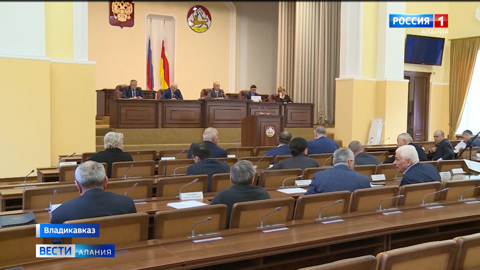 Заседание парламента: страховые пенсии, компенсации медработникам