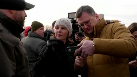 Бербок объявила в Харькове о новых поставках оружия