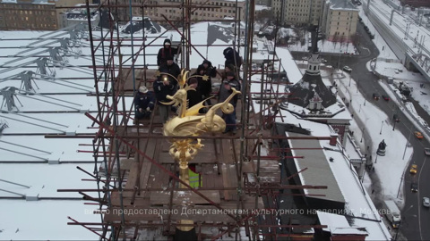 Исторический флюгер вернули на главный шпиль Казанского вокзала в Москве