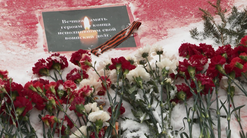 Жители красноярского микрорайона Солнечный своими руками построили памятник погибшему мобилизованному