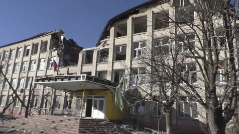 Врага оттесняют от республик Донбасса и восстанавливают мирную жизнь