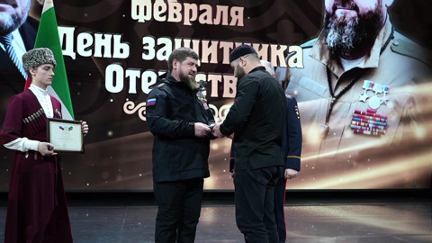 Рамзан Кадыров вручил награды отличившимся командирам и бойцам