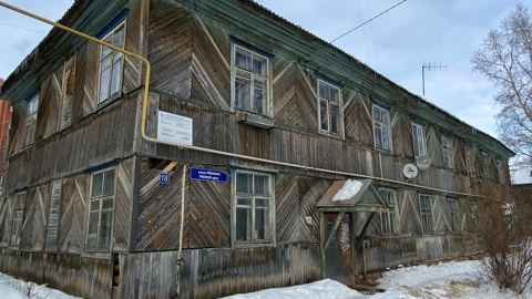 В Карелии по ошибке капитально отремонтировали аварийные бараки, которые должны были снести