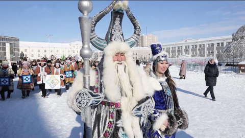 Народные мастера из разных районов Республики Саха устроили шествие в национальных костюмах