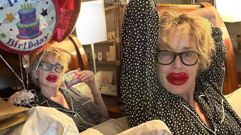 Шэрон Стоун устроила шуточную фотосессию по случаю своего 65-летия