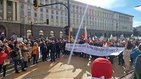 Жители Болгарии требуют от своих властей нейтралитета