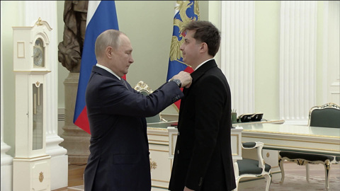 Владимир Путин вручил премии в области литературы и искусства за произведения для детей и юношества