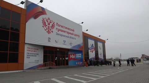 Жителям Запорожья доставляют продукты и вещи