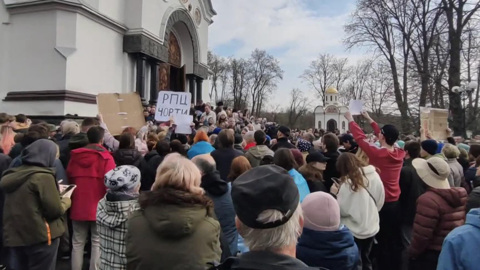 Противники Украинской православной церкви попытались захватить собор в городе Каменец-Подольский